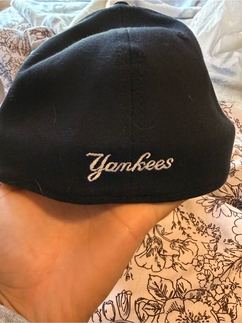 New Era Navy and White New York Yankees Stretch-Fit Cap size L-XL - Picture 2 of 3
